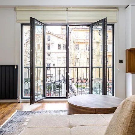Апартаменты Modern Furnished Comfy 21 Flat In Sisli Стамбул